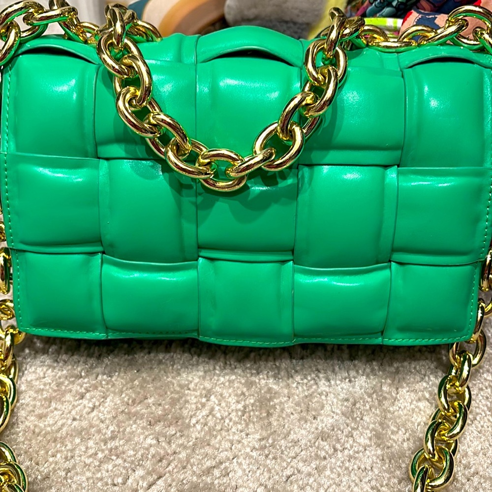 Green woven purse and chain